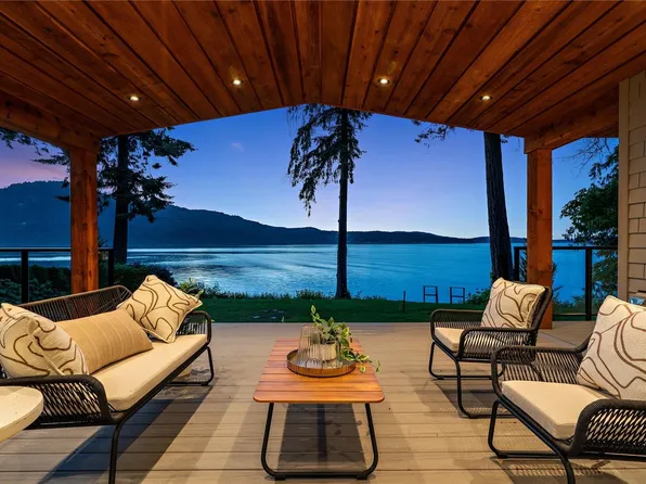 11665 Jupata Way, North Saanich, BC V8L 5K1
