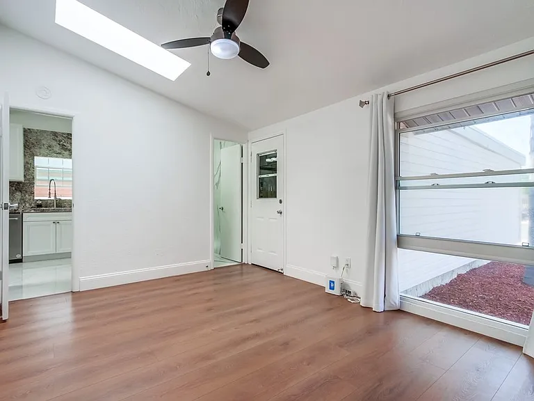 9442 Seltzer Ct — Photo 33