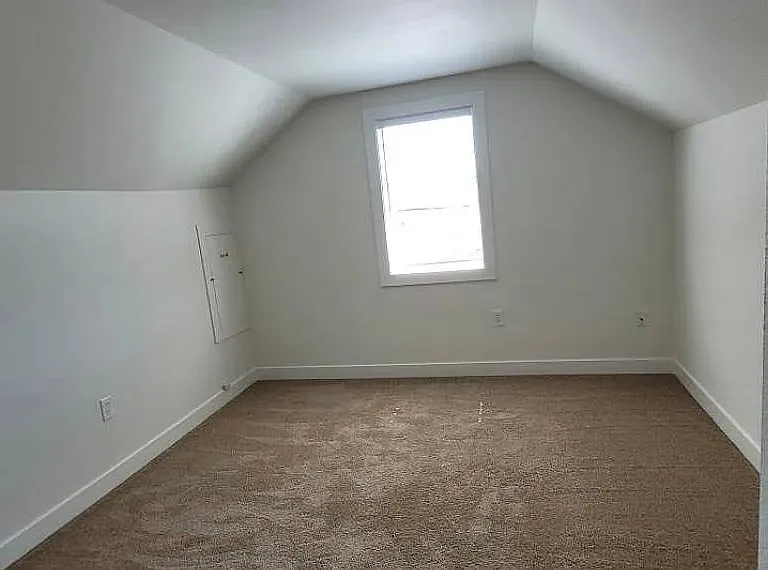 424 Park Ave — Photo 13