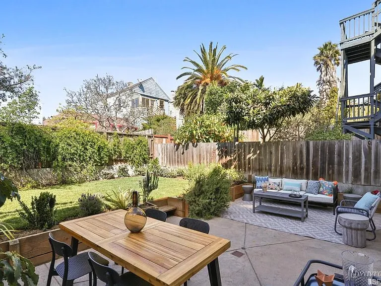 2560 Bryant St — Photo 15