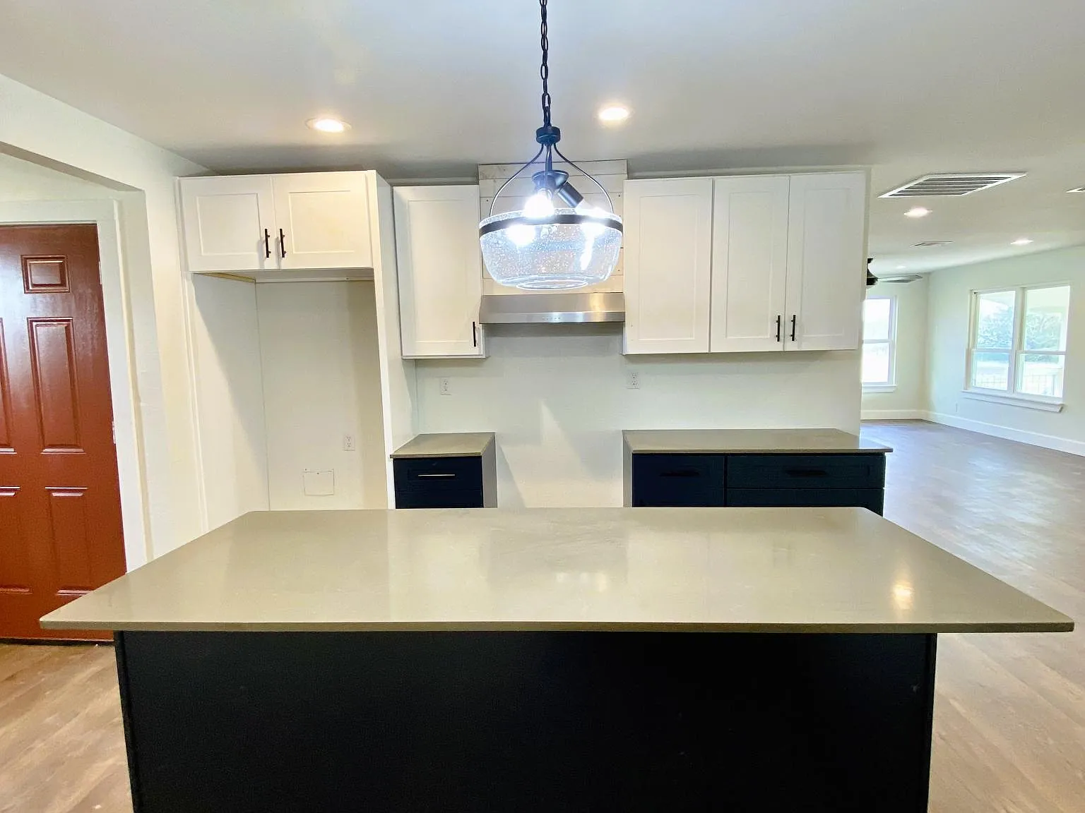 5 bed, 3000 sqft, $2,700 — Photo 3
