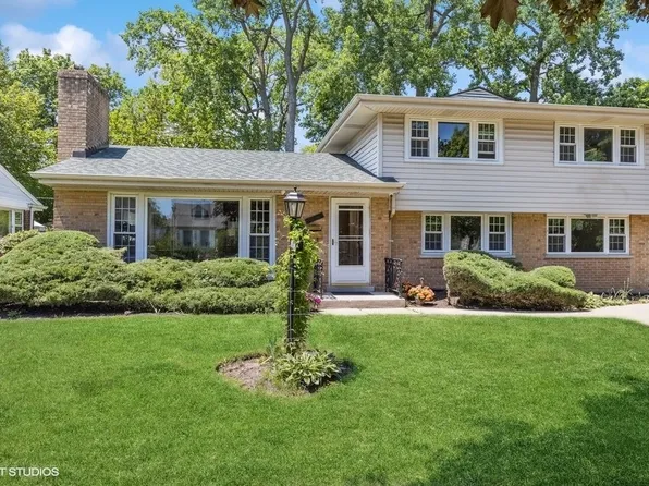 7714 Kenneth Ave, Skokie, IL 60076