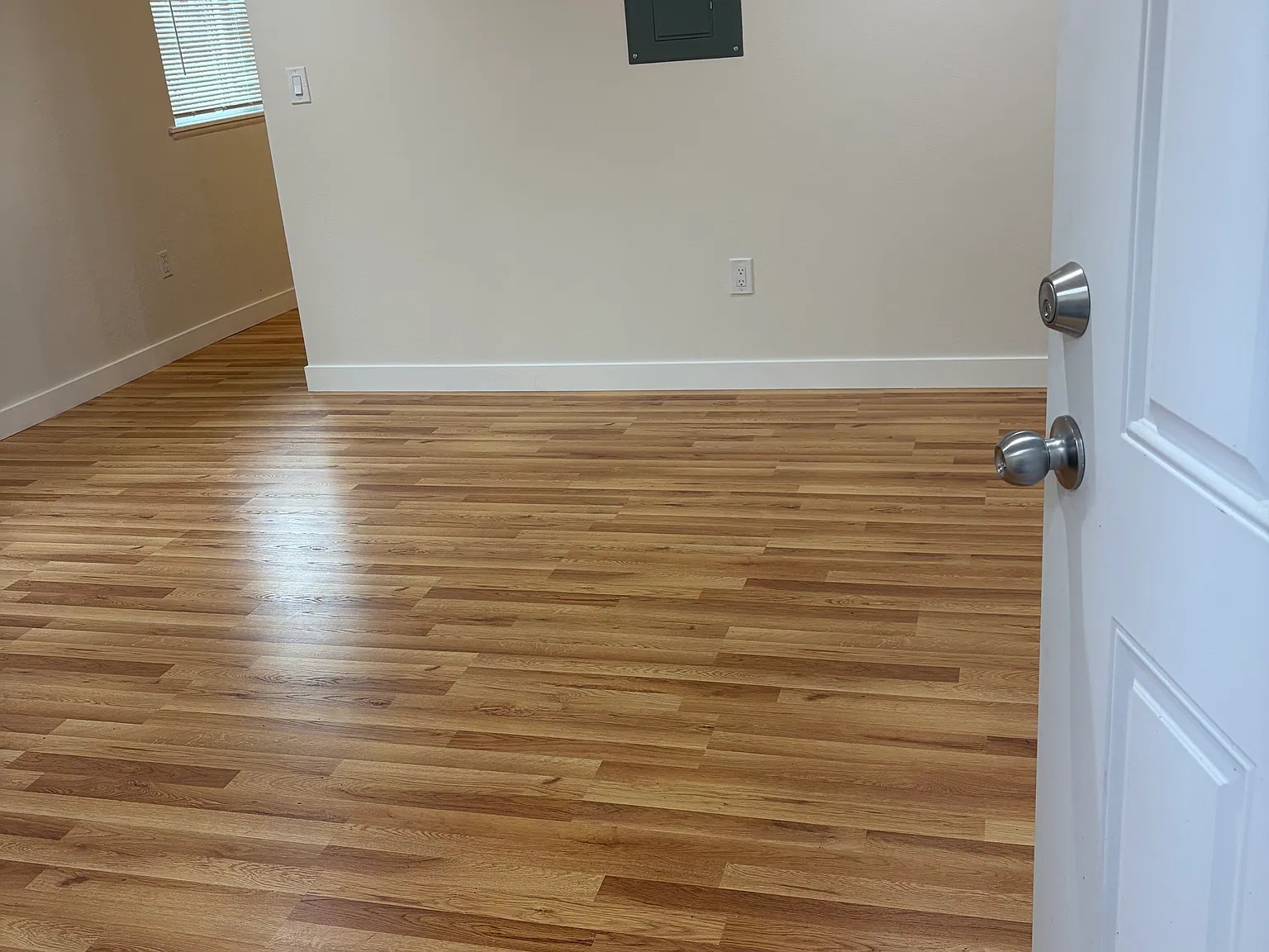 521 N Corona St — Photo 4