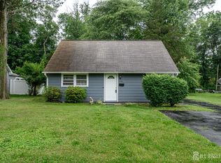 1075 Fireside Ave, Ewing, NJ 08618