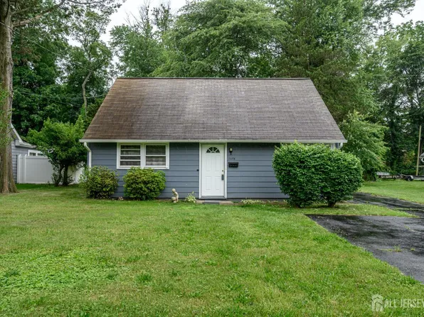 1075 Fireside Ave, Ewing, NJ 08618