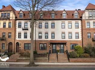 194 Burns St Floor 3, Forest Hills, NY 11375