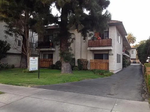 11821 Magnolia Blvd #2 Photo 1