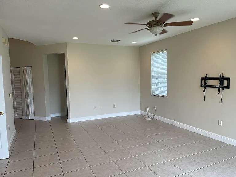 9828 Stover Way — Photo 8