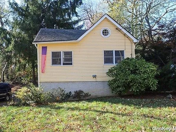 64 Hillwood Drive, Huntington Station, NY 11746