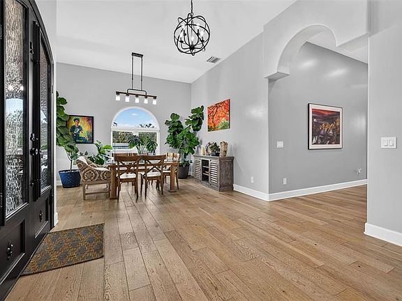 4th image of 815 59TH AVENUE NE