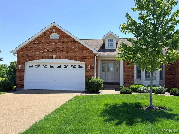 4 Putting Green Dr, Dardenne Prairie, MO 63368
