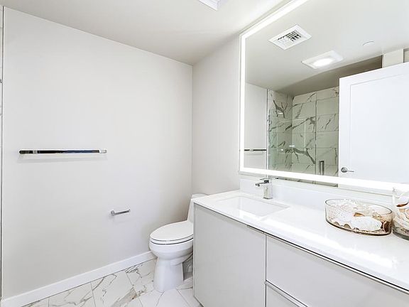 4th image of 450 S Main St #401