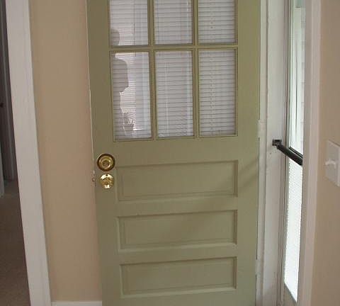 4th image of 11 1/2 N Mills Ave #Upstairs