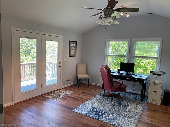 3rd image of 206 Woodbine Dr