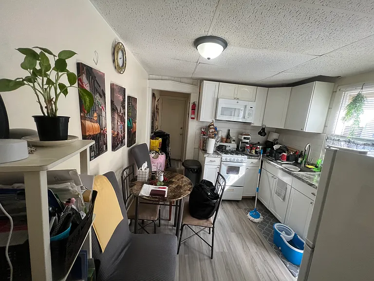 514 N Queen St #2 — Photo 3