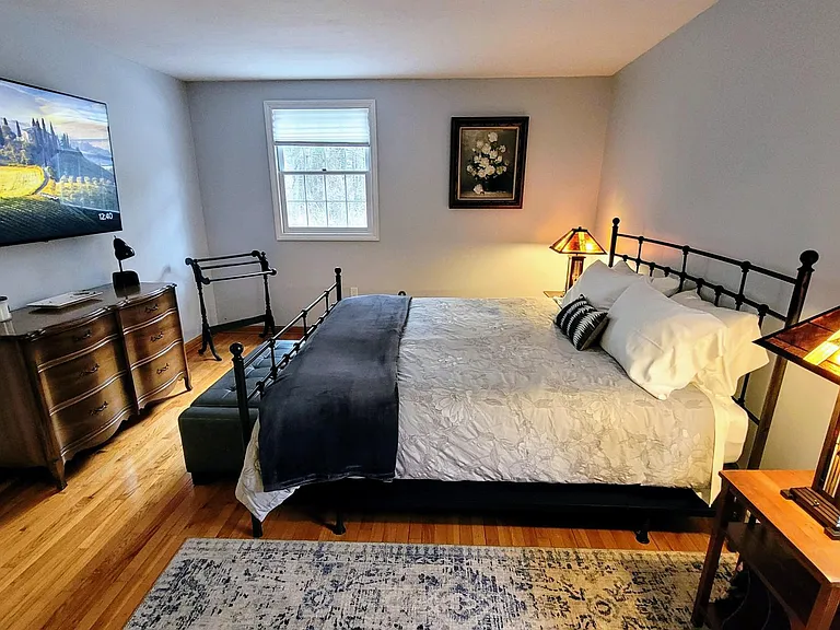 West BR / King bed