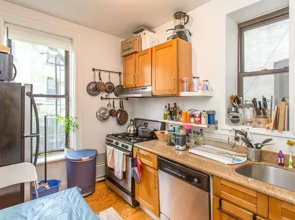 794 President Street image 4 of 6