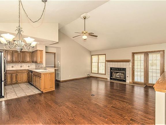 4th image of 710 Foxfire Ln