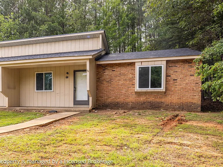 145 Brentwood Dr #1 — Photo 3