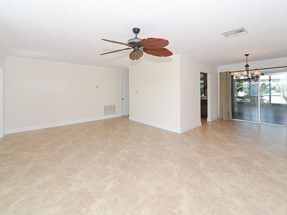 5th image of 2389 SW 14th Ave