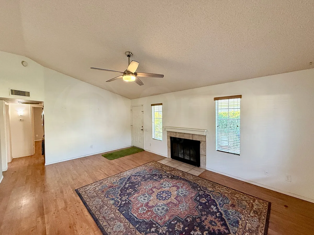 2 bed, 2.0 bath, 1000 sqft, $1,800 — Photo 3