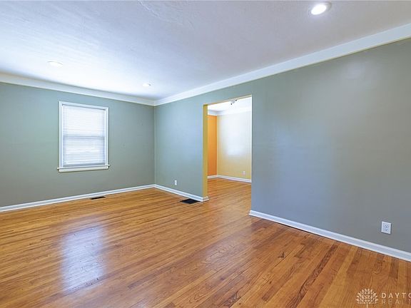 3rd image of 2818 Kenview Ave