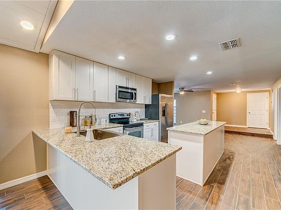 4th image of 13514 Clubside Dr