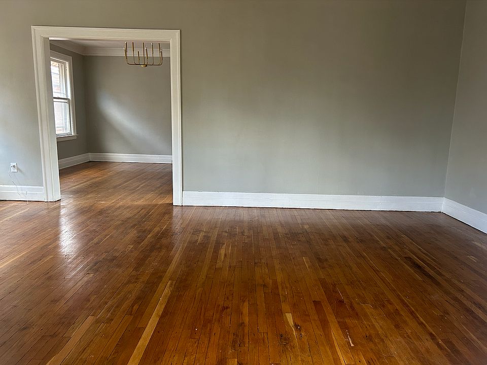 Spacious living room