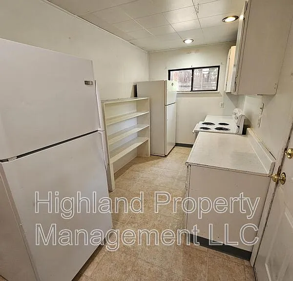 1170 NE Harvey Rd #B — Photo 2