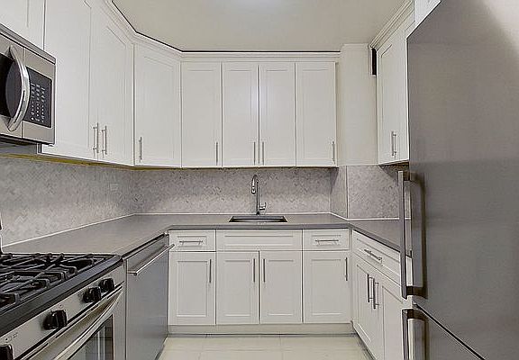 3rd image of 160 E 88th St APT 2H