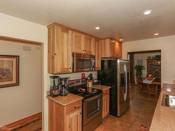 3rd image of 15672 Thiel Way