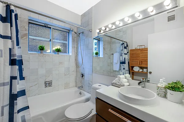 Sold by R New York | media 6