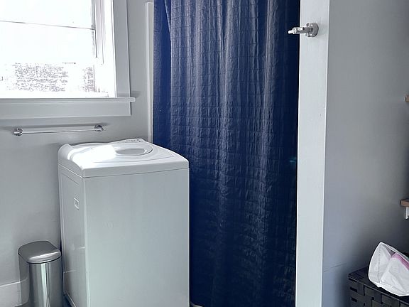 5th image of 51 Maple St