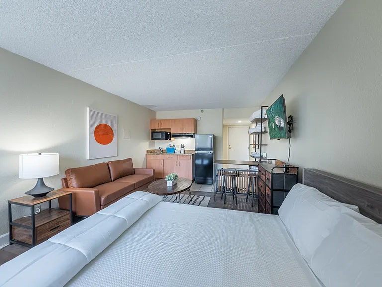 Reno Regency Apartments — Photo 10