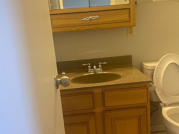 4th image of 2900 N Fulton Ave #19