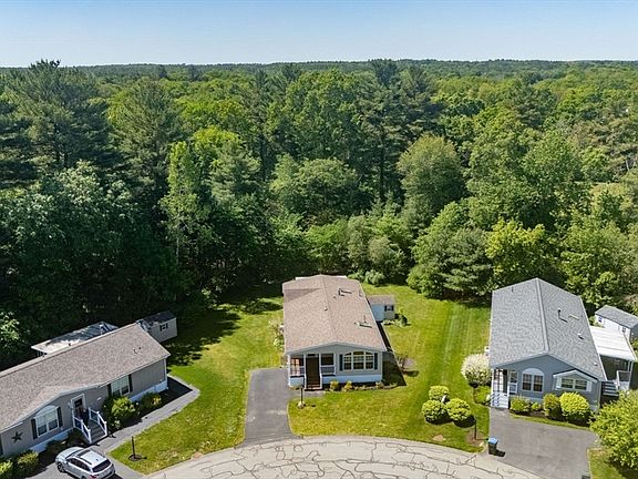 3rd image of 82 Georges Loop