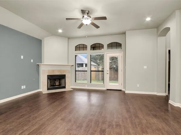 951 Oak Terrace Dr, Willis, TX 77378