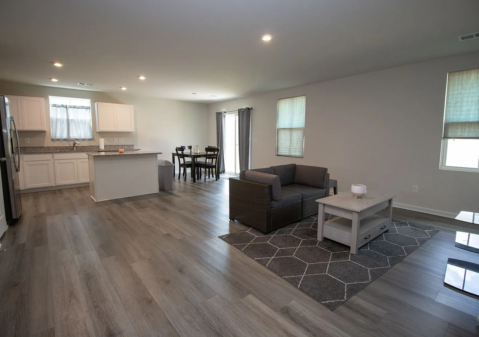 Gorgeous 3 Bedroom, 2 Bath ~ Minutes to Fort Jackson ~ Available Mid October! — Photo 3