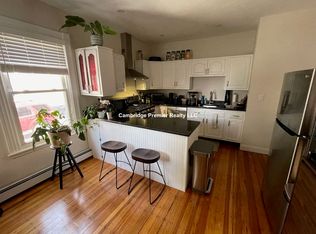 368 Washington St #1R, Cambridge, MA 02139