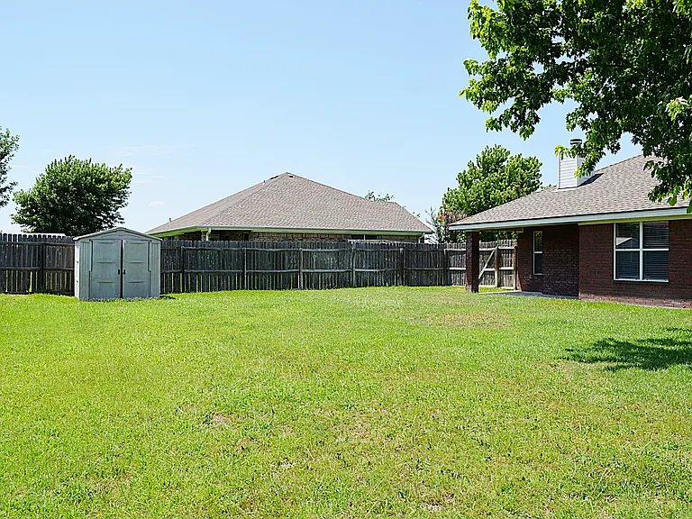 5802 Venetian Ct — Photo 38