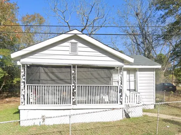1304 2nd Pl S, Phenix City, AL 36869