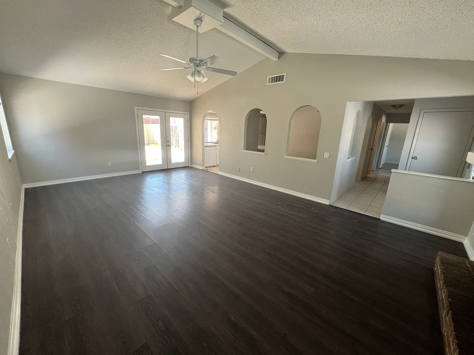 3 bed, 1605 sqft, $2,495 — Photo 3