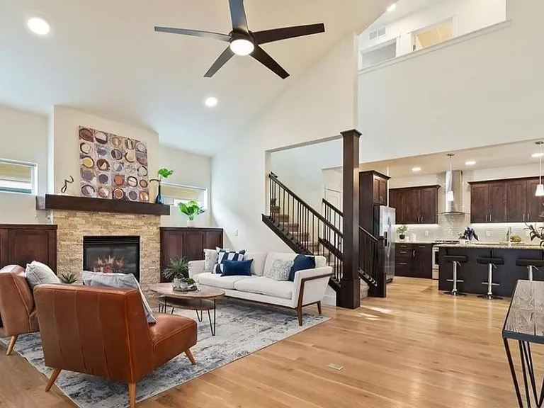3721 W Catalpa Dr — Photo 2