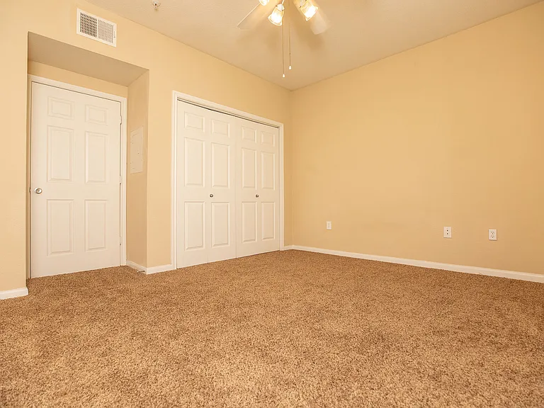 8100 Huebner Rd — Photo 25