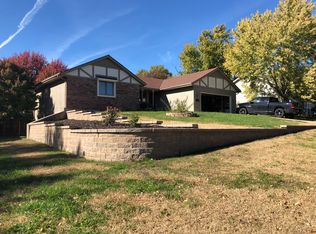 3933 SW Nottingham Rd, Topeka, KS 66610