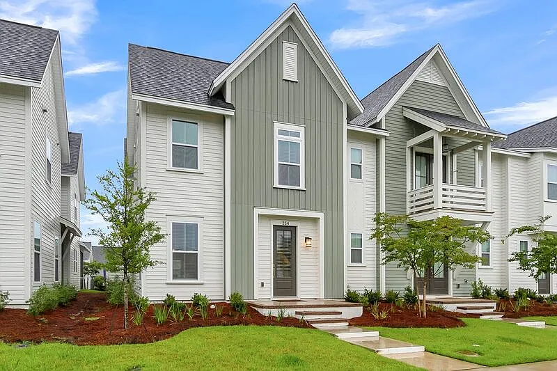 4 bed, 3.0 bath, 1993 sqft, $3,300 — Photo 4