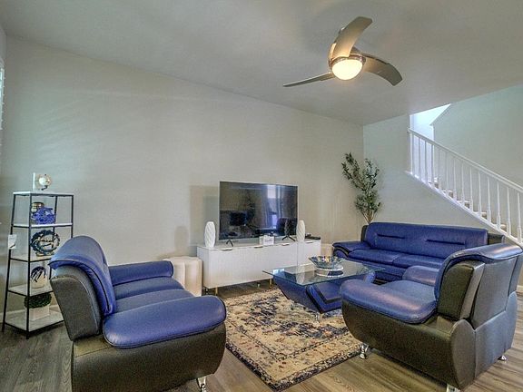 3rd image of 731 Queensland Cir