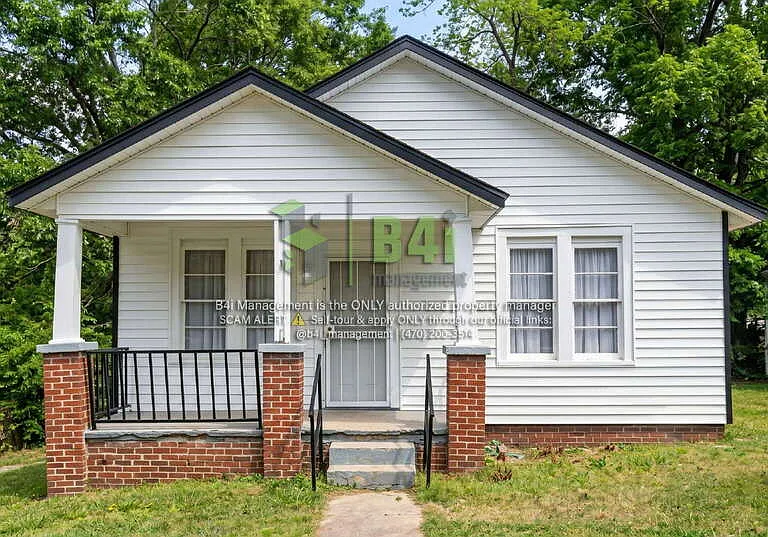 560 Radcliff Ave — Photo 2