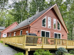 29 Ledge Rd, Lakeville, PA 18438
