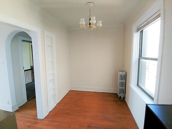 5th image of 2316 W Glenlake Ave #3